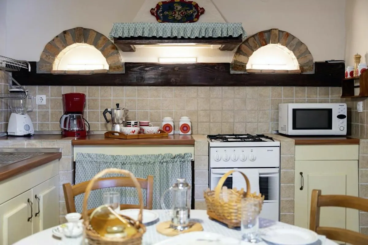 Villa Zatka In Zatka Cepic - Haus Fuer 6 Personen Kršan